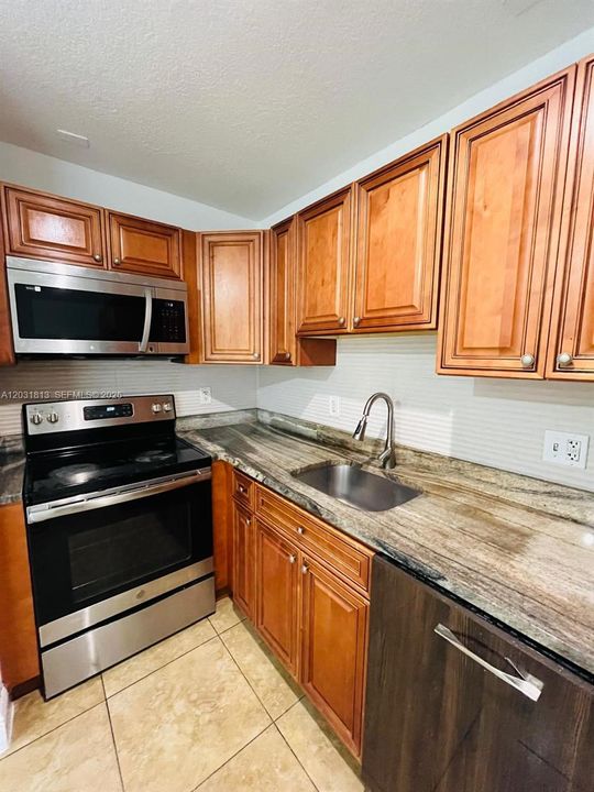 For Rent: $2,350 (3 beds, 1 baths, 1060 Square Feet)