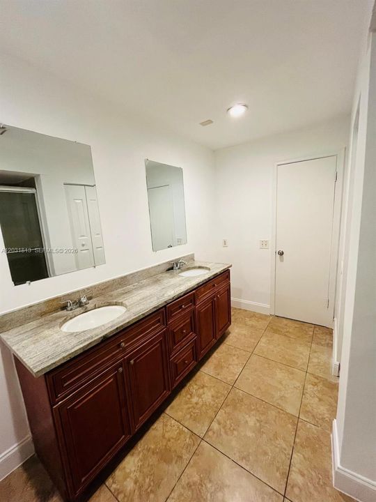 For Rent: $2,350 (3 beds, 1 baths, 1060 Square Feet)