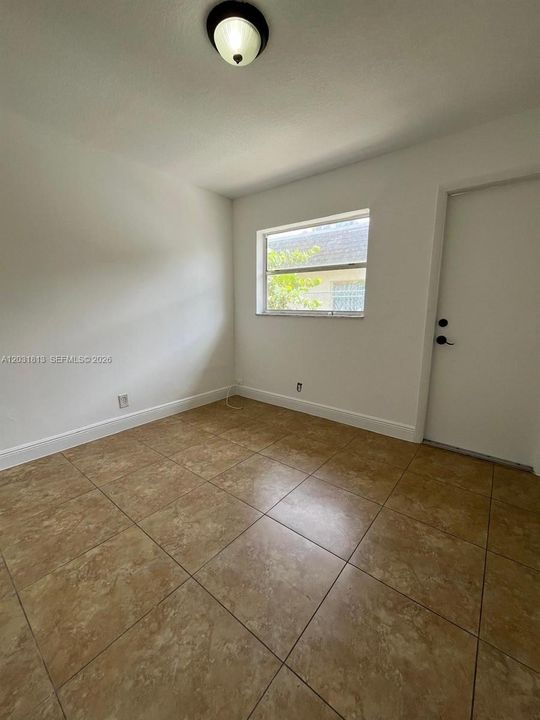 For Rent: $2,350 (3 beds, 1 baths, 1060 Square Feet)