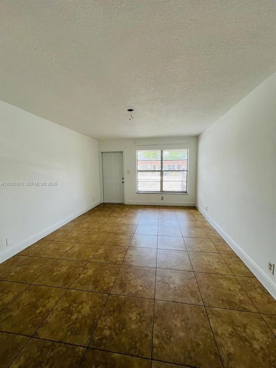 For Rent: $2,350 (3 beds, 1 baths, 1060 Square Feet)
