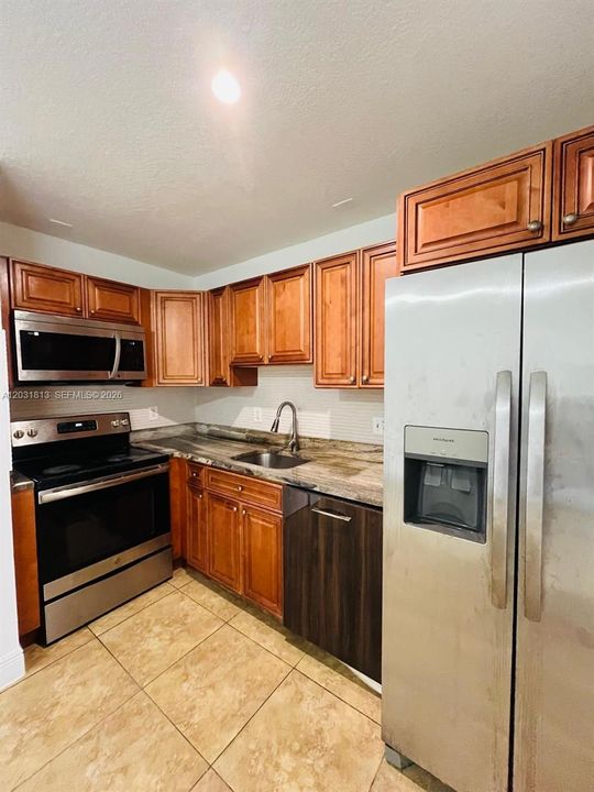 For Rent: $2,350 (3 beds, 1 baths, 1060 Square Feet)