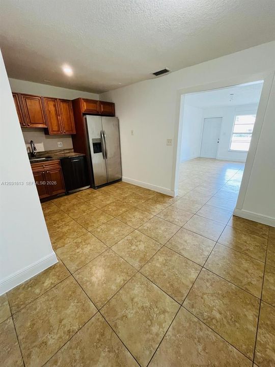 For Rent: $2,350 (3 beds, 1 baths, 1060 Square Feet)