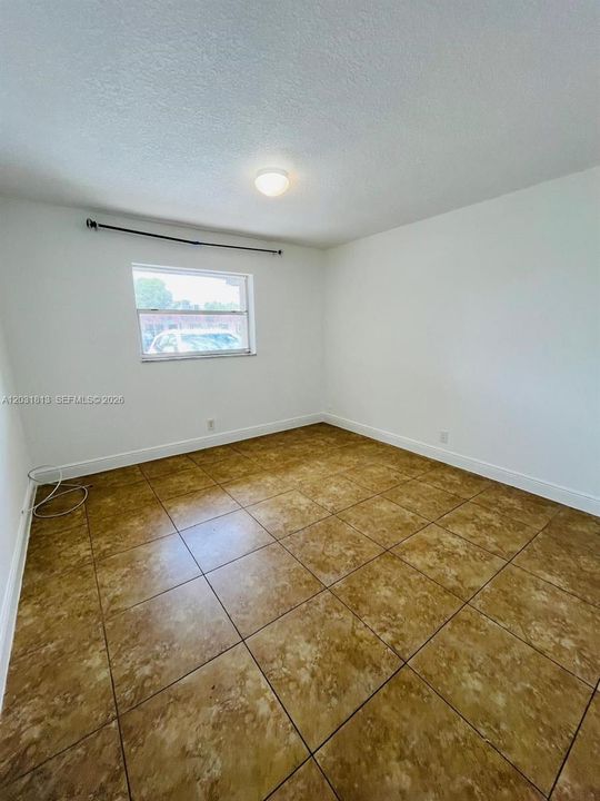 For Rent: $2,350 (3 beds, 1 baths, 1060 Square Feet)