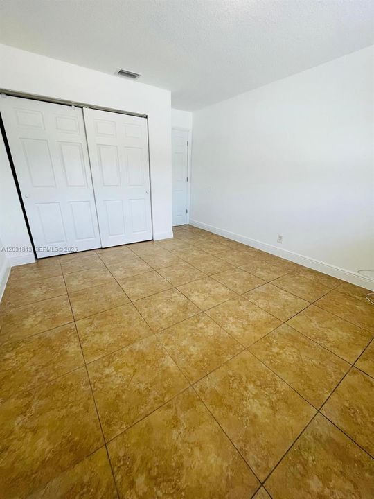 For Rent: $2,350 (3 beds, 1 baths, 1060 Square Feet)