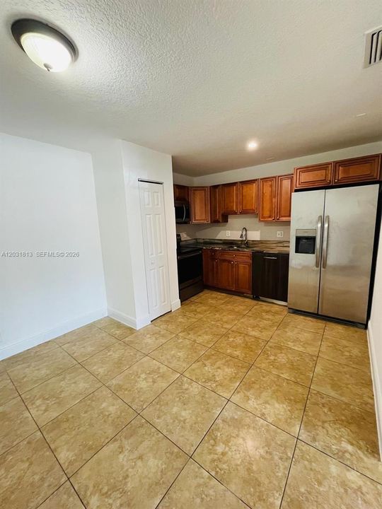 For Rent: $2,350 (3 beds, 1 baths, 1060 Square Feet)
