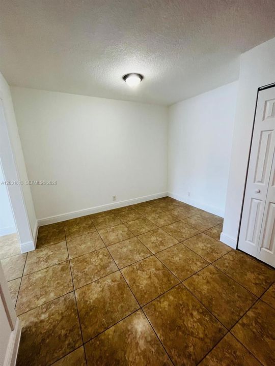 For Rent: $2,350 (3 beds, 1 baths, 1060 Square Feet)
