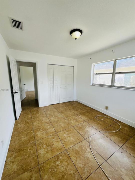 For Rent: $2,350 (3 beds, 1 baths, 1060 Square Feet)