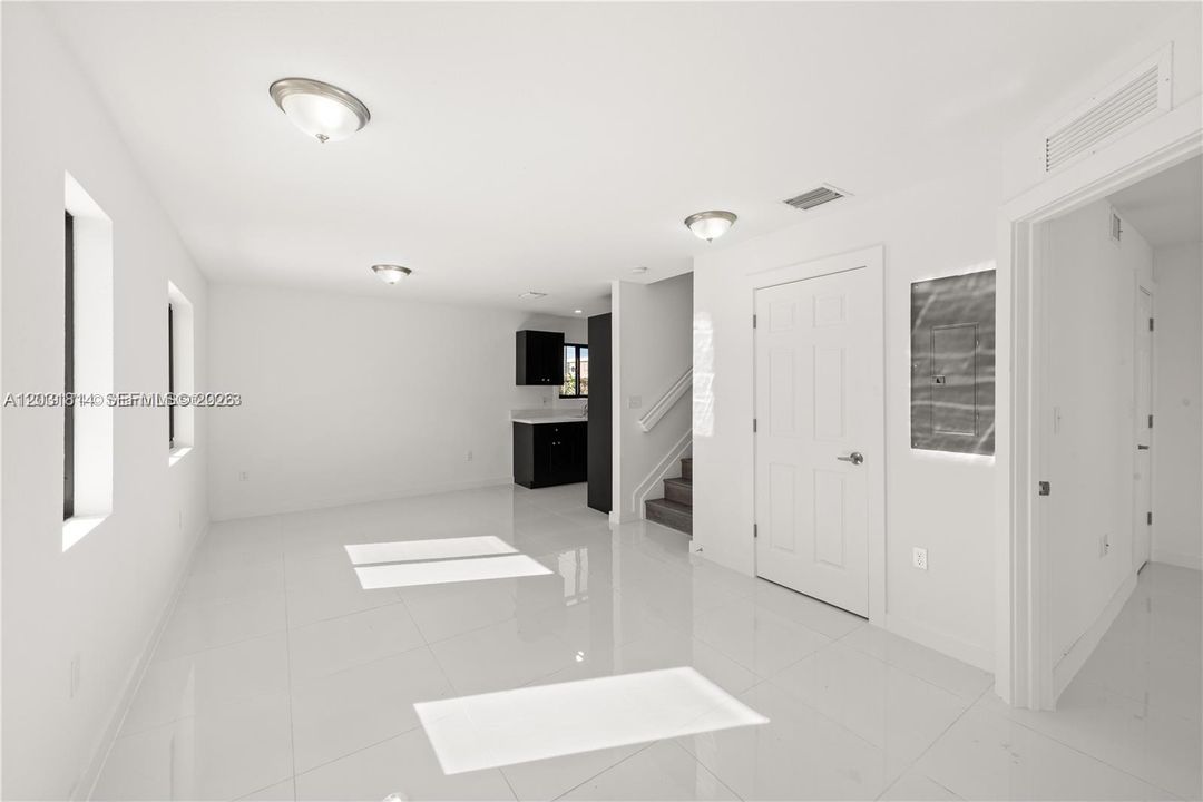 For Rent: $3,100 (3 beds, 2 baths, 1188 Square Feet)