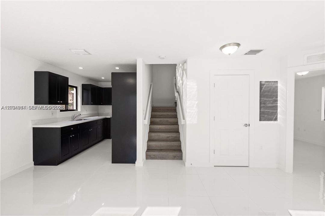 For Rent: $3,100 (3 beds, 2 baths, 1188 Square Feet)
