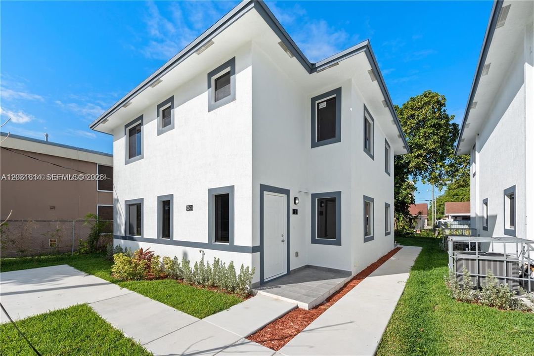 For Rent: $3,100 (3 beds, 2 baths, 1188 Square Feet)