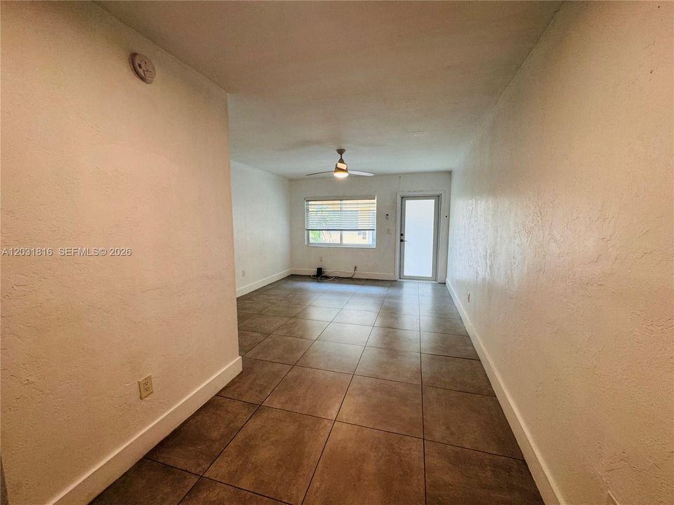For Rent: $1,800 (0 beds, 1 baths, 380 Square Feet)