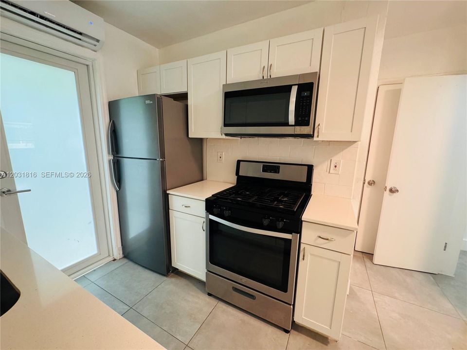 For Rent: $1,800 (0 beds, 1 baths, 380 Square Feet)