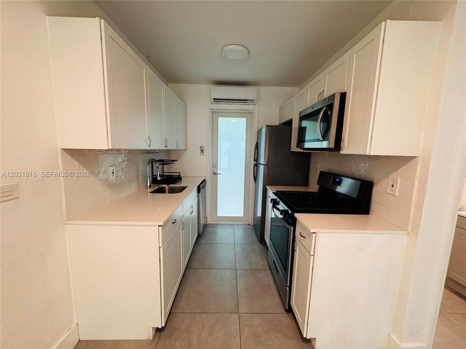 For Rent: $1,800 (0 beds, 1 baths, 380 Square Feet)