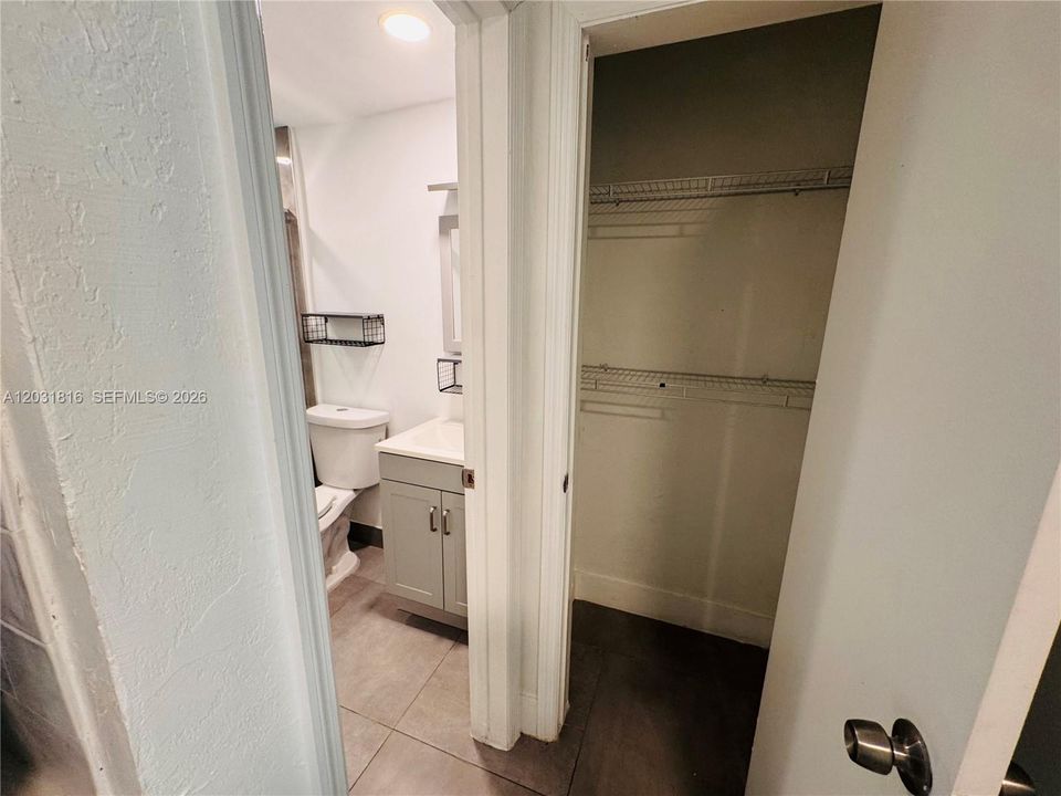 For Rent: $1,800 (0 beds, 1 baths, 380 Square Feet)