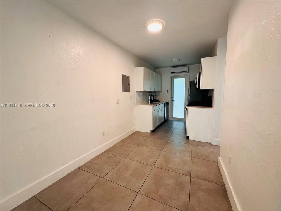 For Rent: $1,800 (0 beds, 1 baths, 380 Square Feet)