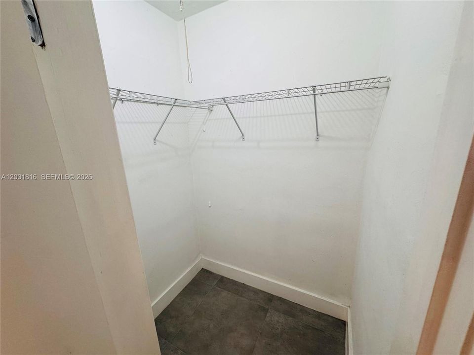 For Rent: $1,800 (0 beds, 1 baths, 380 Square Feet)