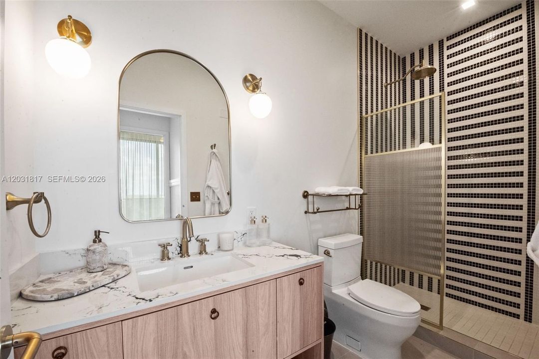 For Rent: $4,500 (1 beds, 1 baths, 638 Square Feet)