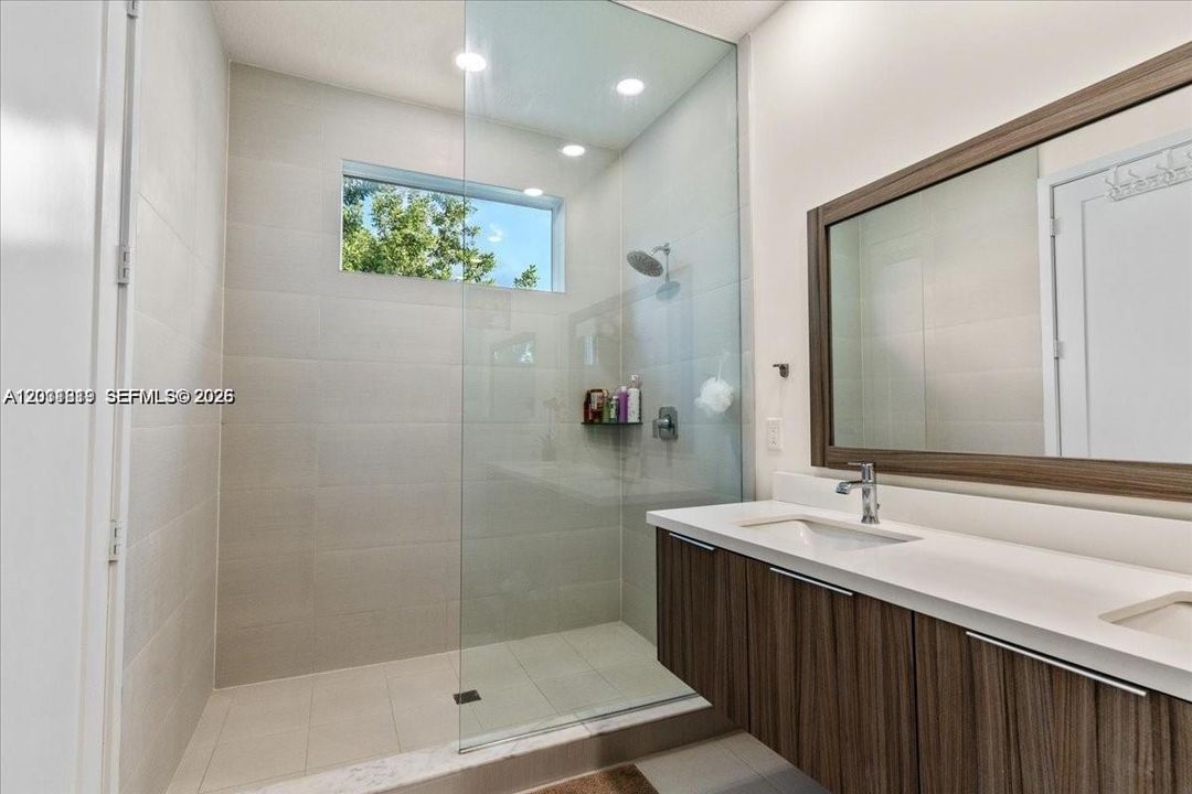 В аренду: $4,300 (3 спален, 2 ванн, 2379 Квадратных фут)