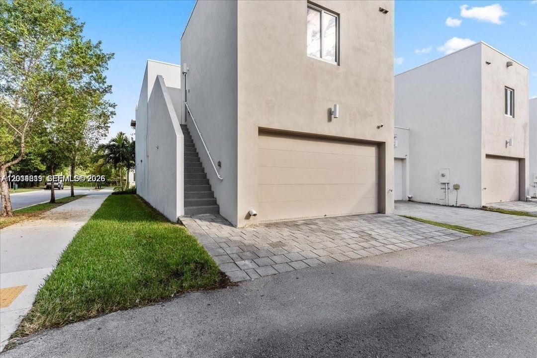 В аренду: $4,300 (3 спален, 2 ванн, 2379 Квадратных фут)