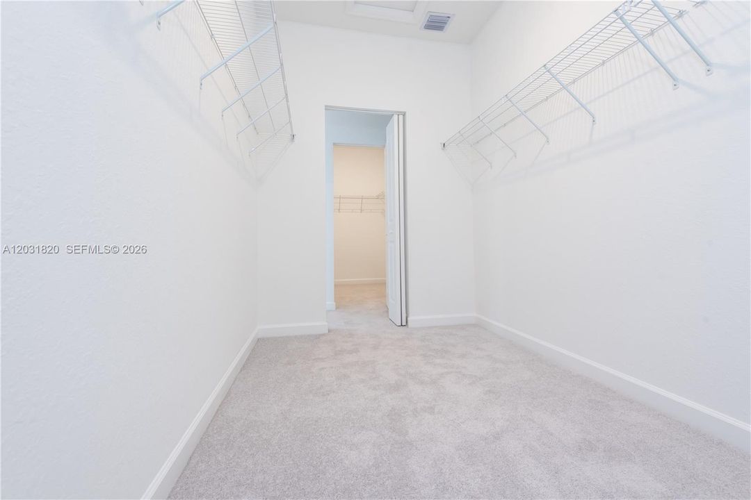 En Renta: $4,500 (5 camas, 3 baños, 3033 Pies cuadrados)