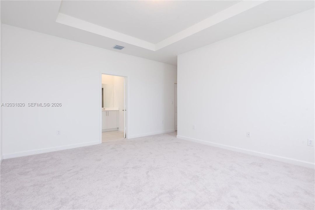 En Renta: $4,500 (5 camas, 3 baños, 3033 Pies cuadrados)