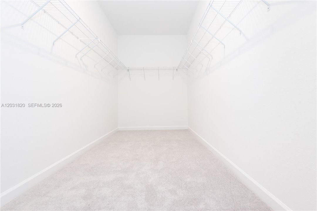 En Renta: $4,500 (5 camas, 3 baños, 3033 Pies cuadrados)