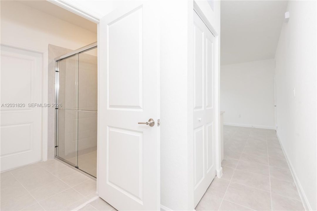 En Renta: $4,500 (5 camas, 3 baños, 3033 Pies cuadrados)