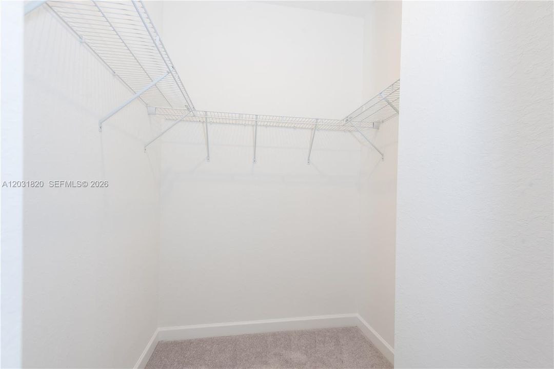 En Renta: $4,500 (5 camas, 3 baños, 3033 Pies cuadrados)