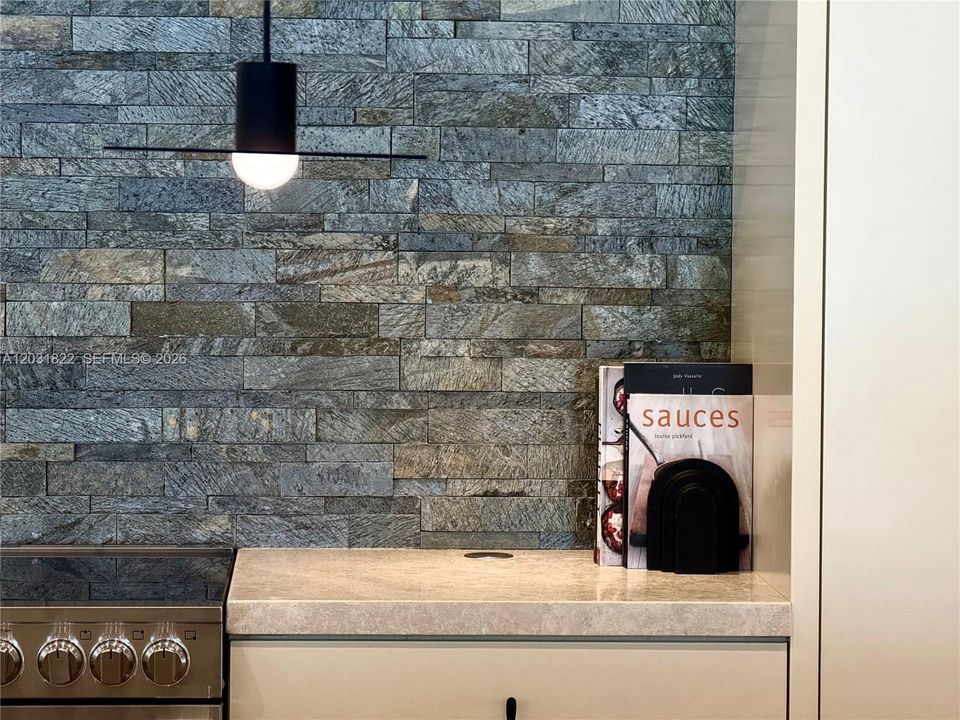 STONE BACKSPLASH