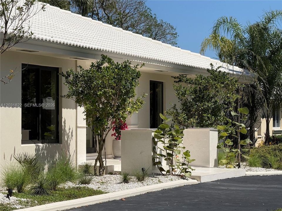 FRONT ENTRY