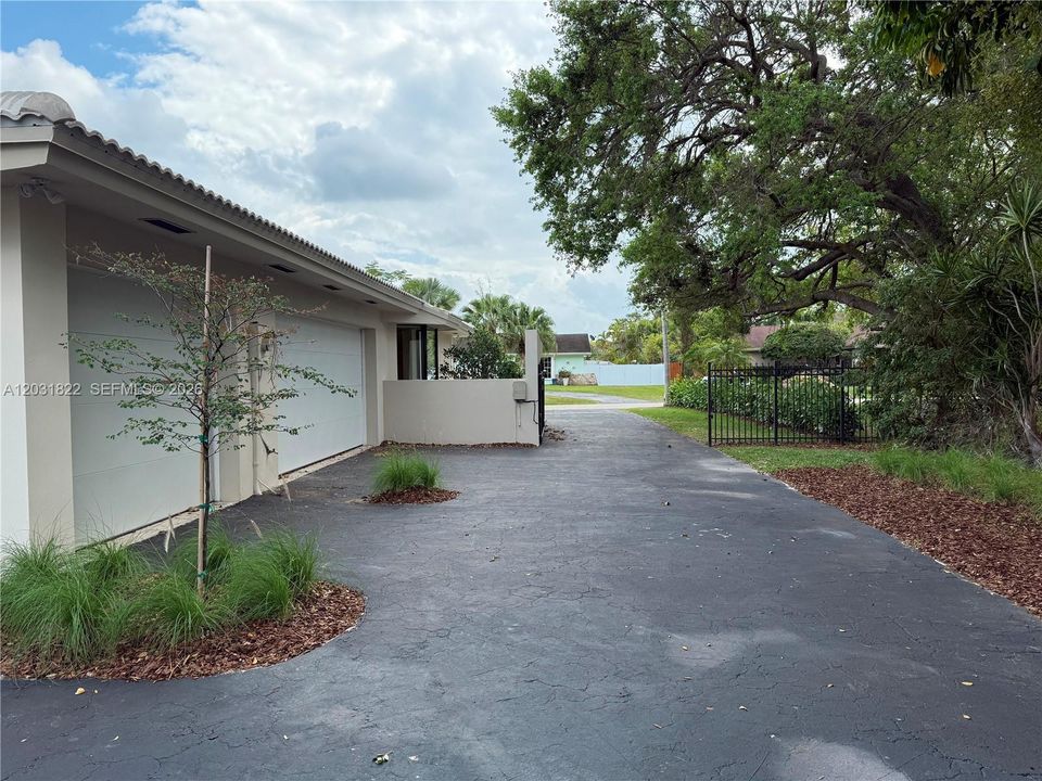 GARAGE DRIVEWAY