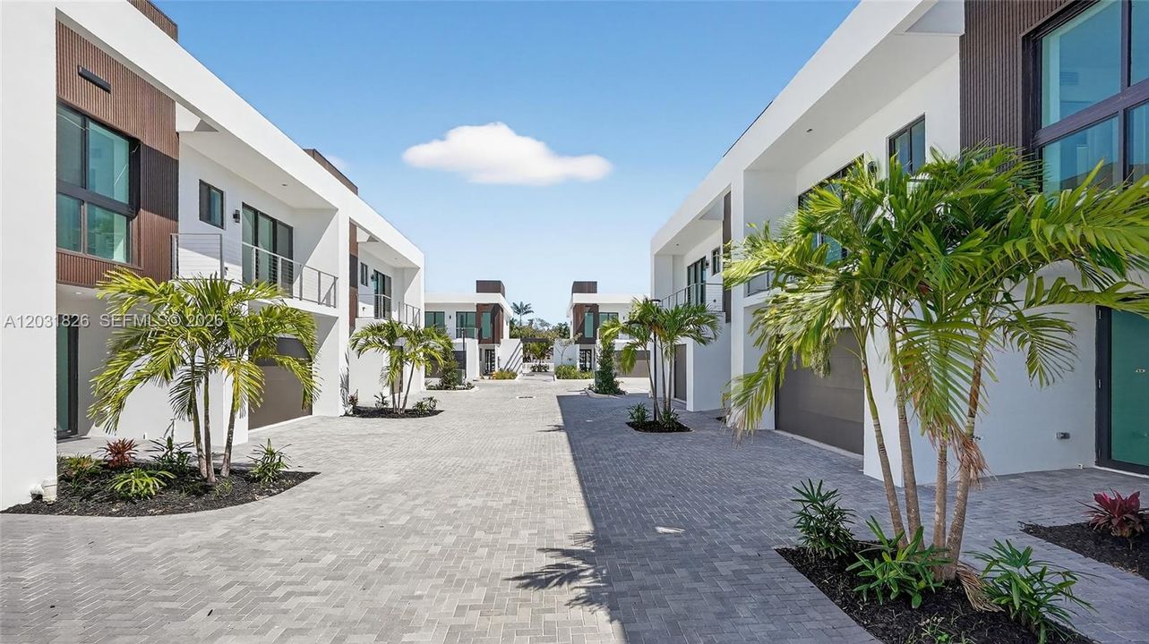 На продажу: $990,000 (3 спален, 2 ванн, 2060 Квадратных фут)