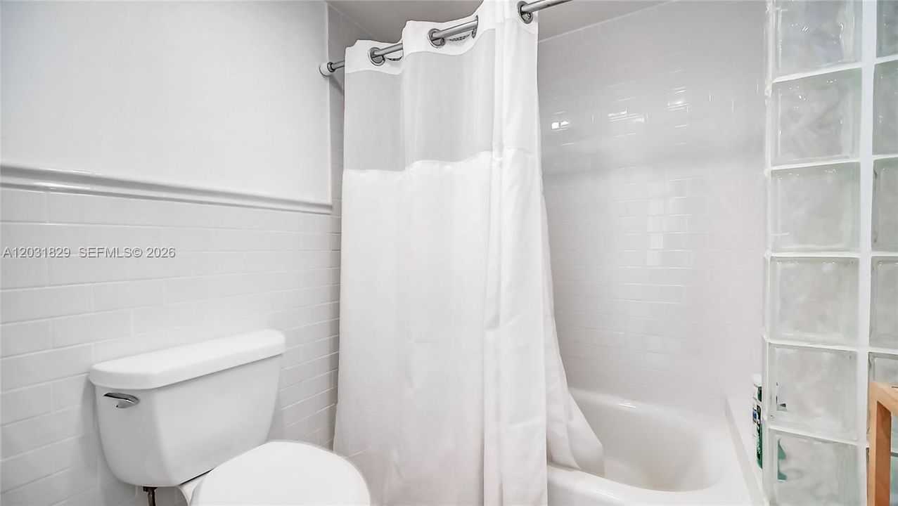 For Rent: $4,500 (2 beds, 2 baths, 1121 Square Feet)