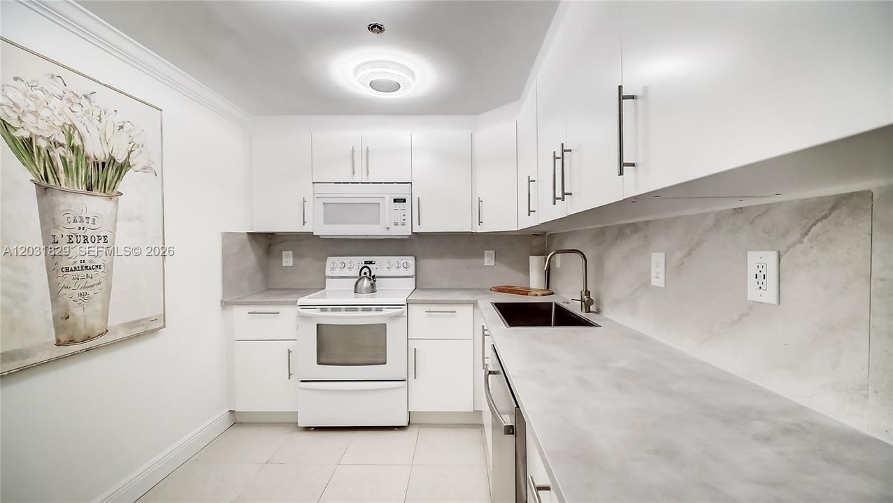 For Rent: $4,500 (2 beds, 2 baths, 1121 Square Feet)