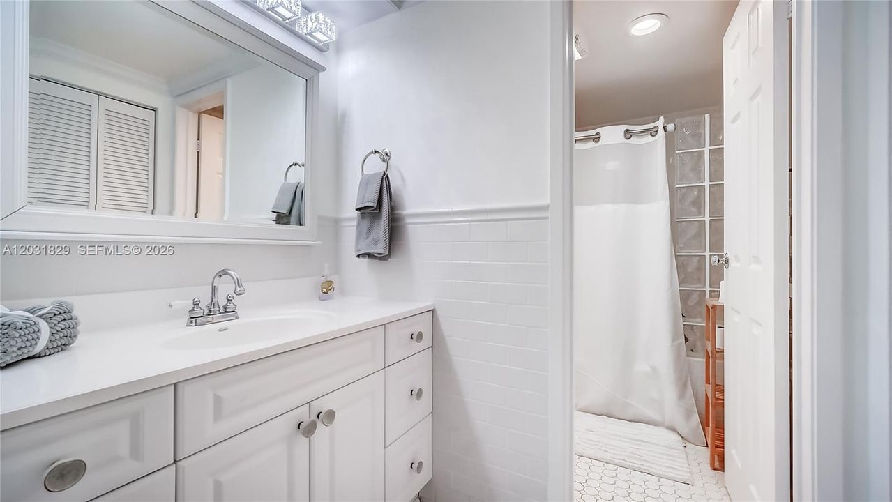 For Rent: $4,500 (2 beds, 2 baths, 1121 Square Feet)
