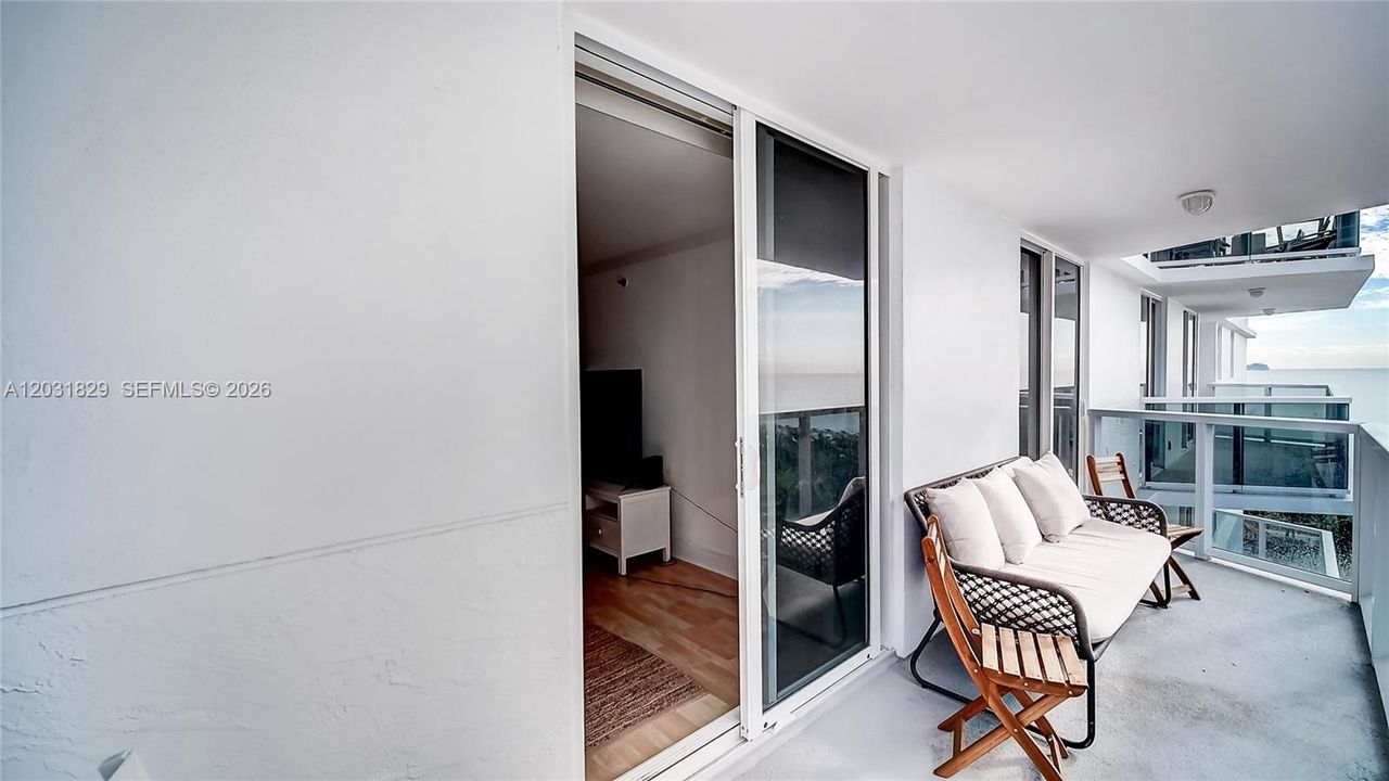 For Rent: $4,500 (2 beds, 2 baths, 1121 Square Feet)
