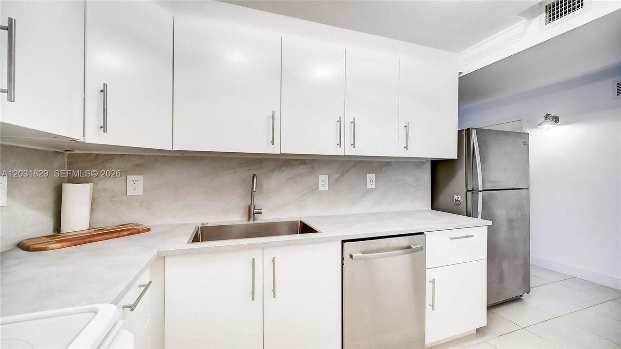 For Rent: $4,500 (2 beds, 2 baths, 1121 Square Feet)