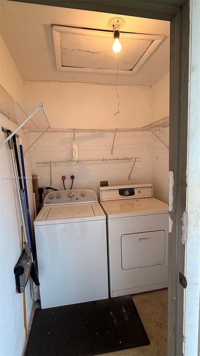 For Rent: $1,800 (2 beds, 2 baths, 910 Square Feet)