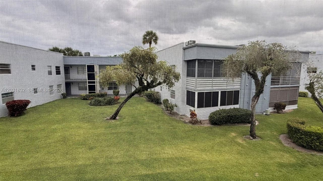 For Rent: $1,800 (2 beds, 2 baths, 910 Square Feet)