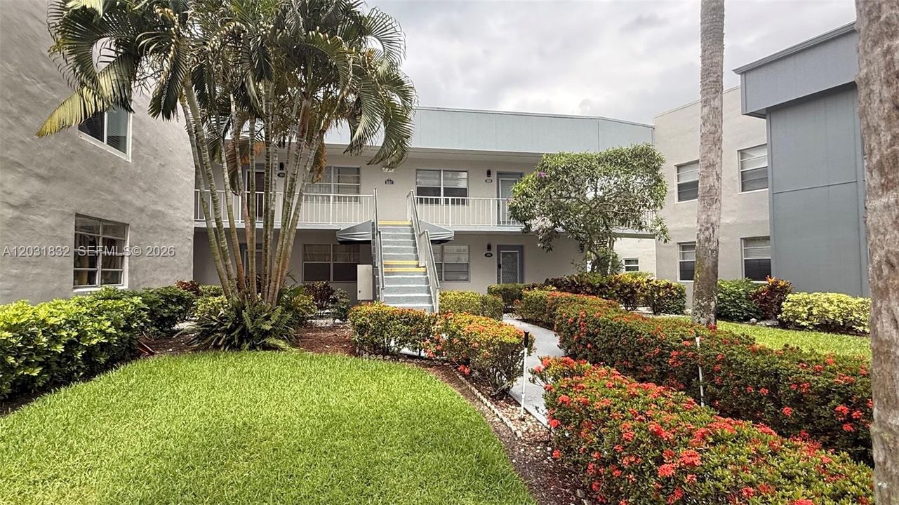 For Rent: $1,800 (2 beds, 2 baths, 910 Square Feet)