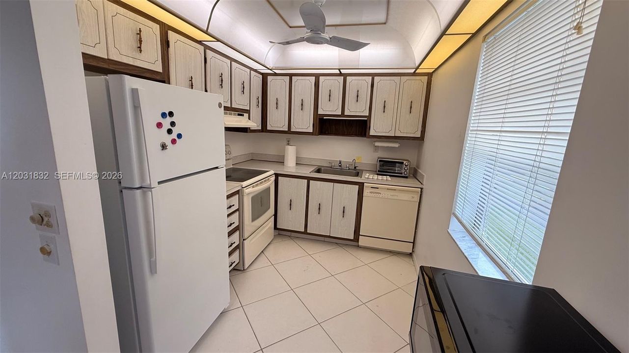 For Rent: $1,800 (2 beds, 2 baths, 910 Square Feet)