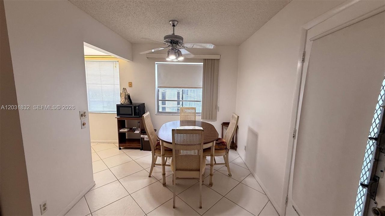For Rent: $1,800 (2 beds, 2 baths, 910 Square Feet)