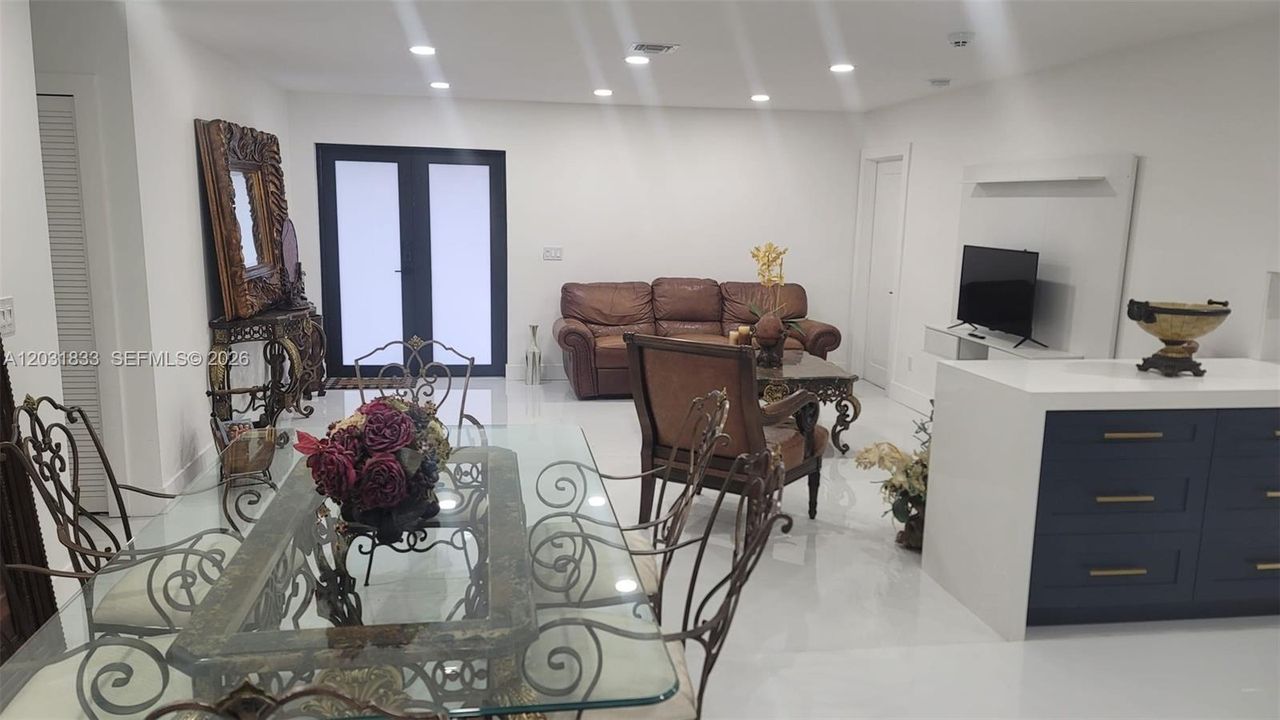 For Sale: $900,000 (3 beds, 2 baths, 1958 Square Feet)