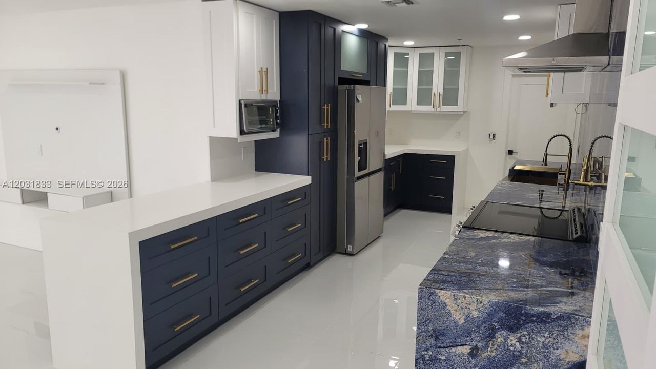 For Sale: $900,000 (3 beds, 2 baths, 1958 Square Feet)