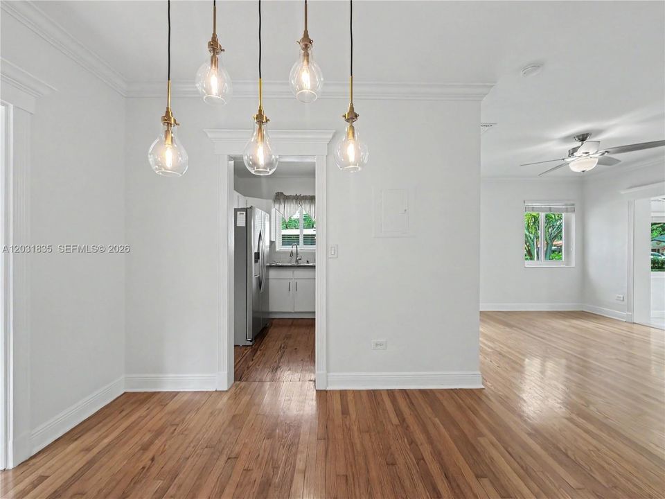 For Rent: $3,500 (2 beds, 1 baths, 1251 Square Feet)