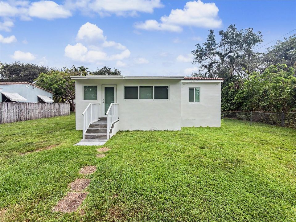 For Rent: $3,500 (2 beds, 1 baths, 1251 Square Feet)