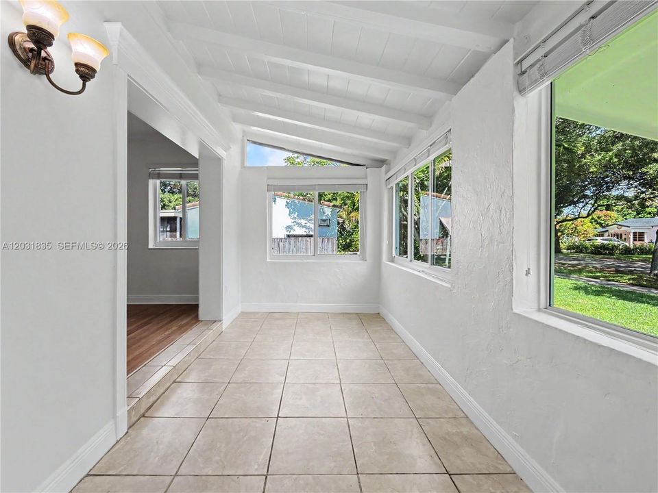 For Rent: $3,500 (2 beds, 1 baths, 1251 Square Feet)