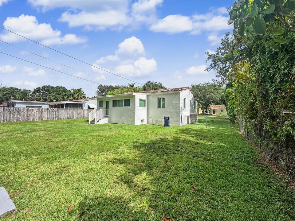 For Rent: $3,500 (2 beds, 1 baths, 1251 Square Feet)