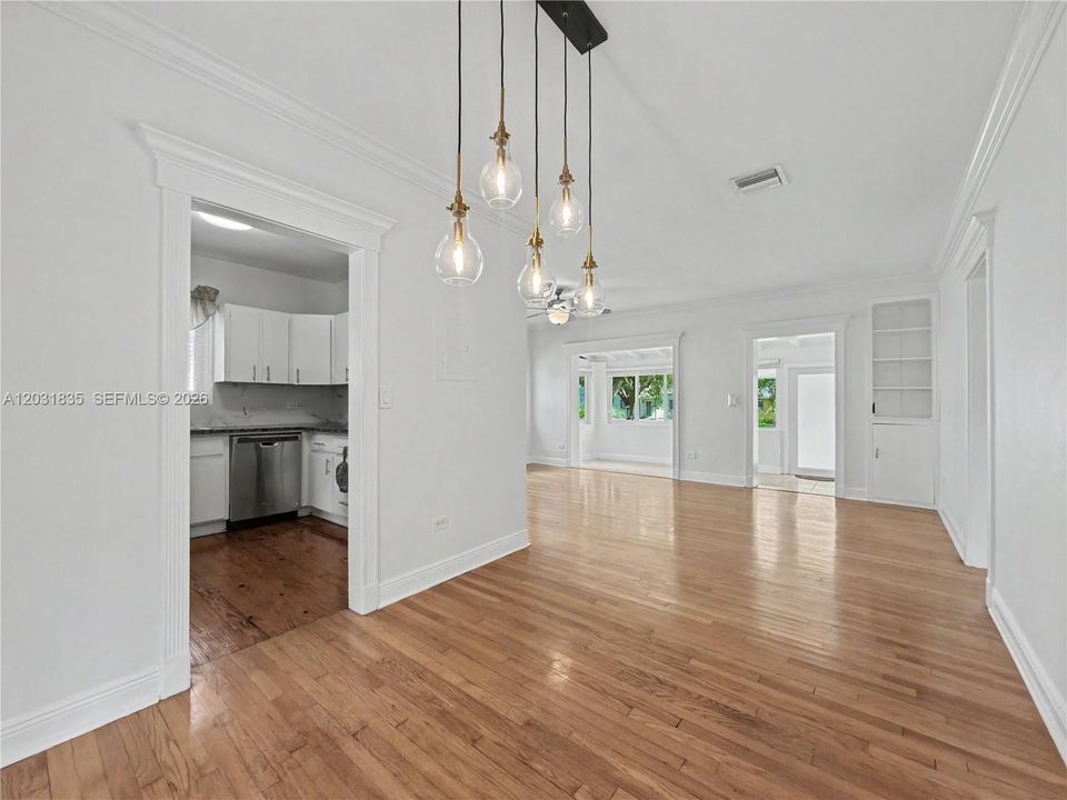 For Rent: $3,500 (2 beds, 1 baths, 1251 Square Feet)