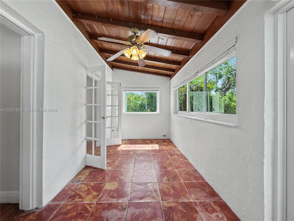 For Rent: $3,500 (2 beds, 1 baths, 1251 Square Feet)